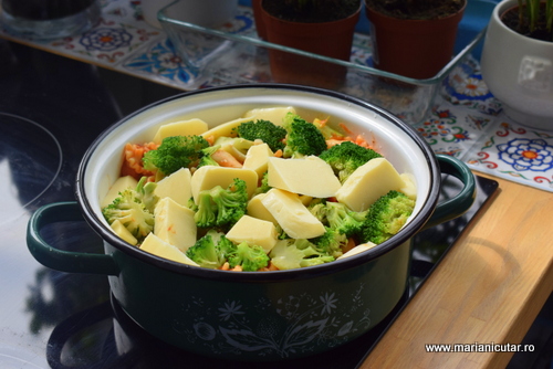 Retete delicioase: Paste cu broccoli si mozzarela la cuptor