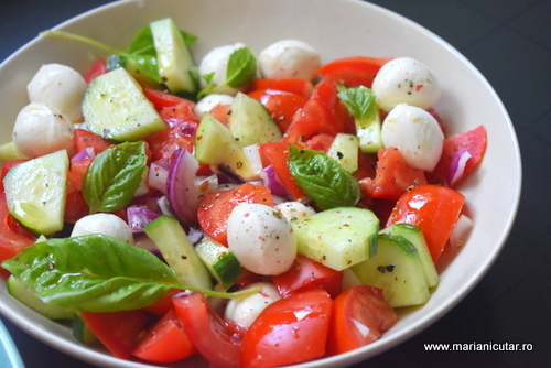 7 salate mediteraneene sanatoase si care alunga foamea