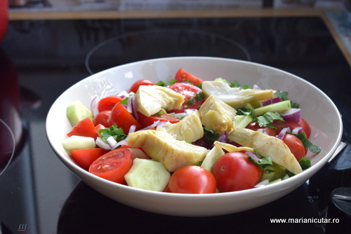 Salata mediteraneana cu anghinare murata in ulei de masline