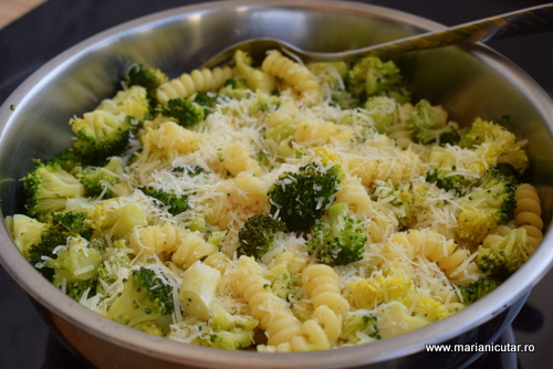 paste cu broccoli si parmezan