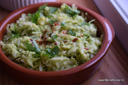 salata de avocado cu patrunjel