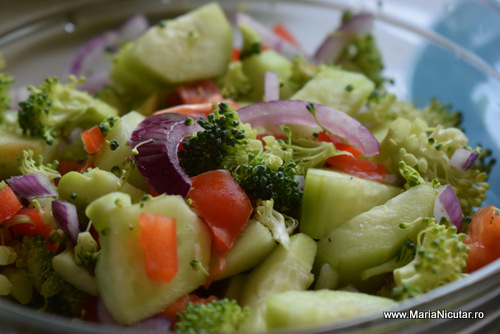 salata de broccoli cu castraveti