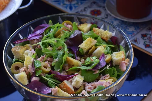 12 retete mediteraneene simple: Salate cu peste afumat si marinat