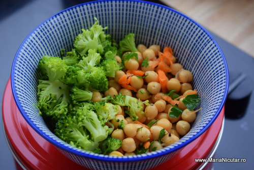 Retete vegetariene sanatoase: Salata de cruditati cu naut