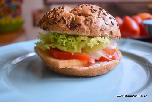 burger cu tofu afumat