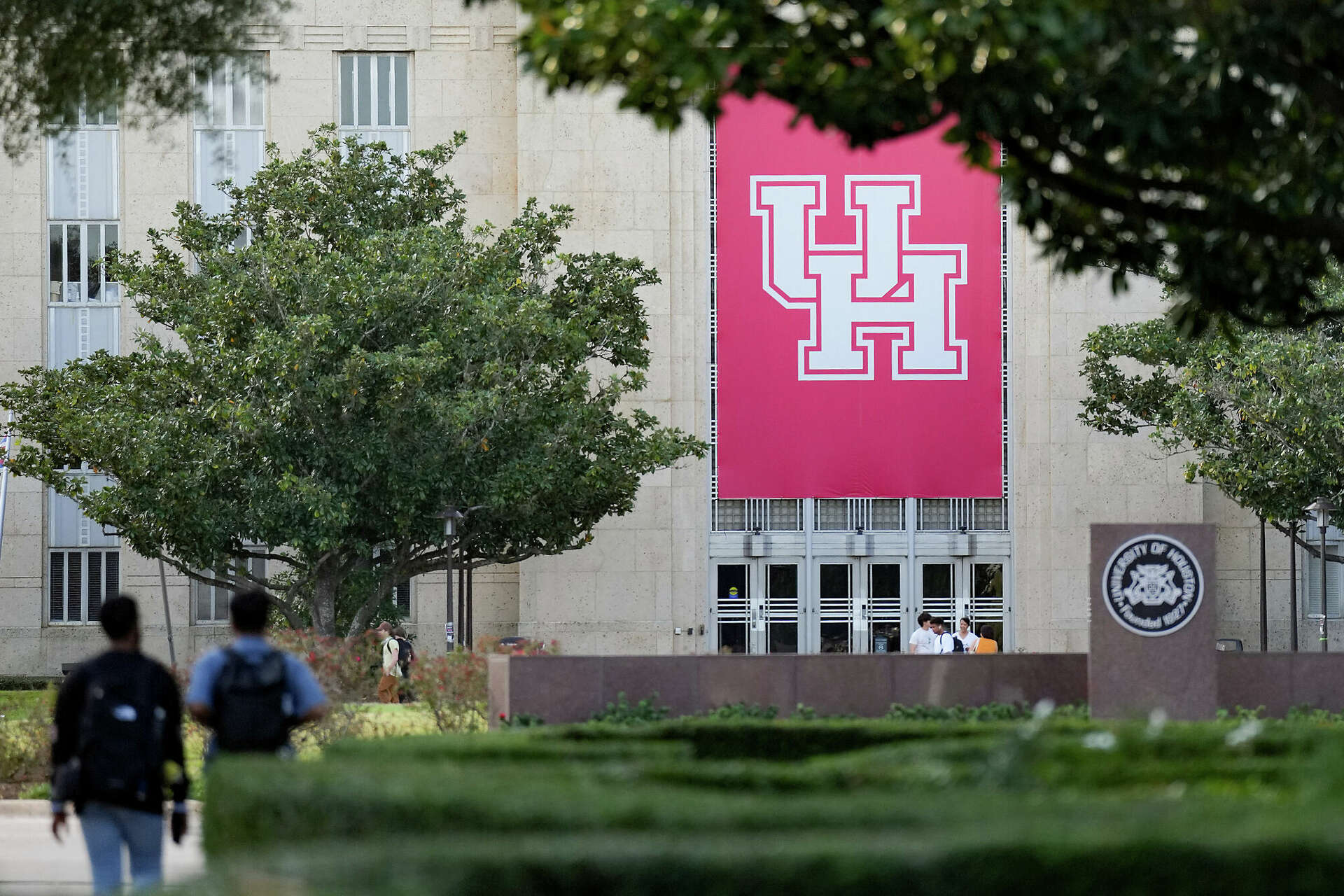 Universities Urged to Utilize Endowments for Supporting Biomedical Research
